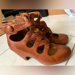 leather heel shoes size 5.5